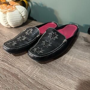 Black Cole Haan Leather Women’s Loafers with Floral Design Size 7
